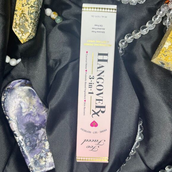 Too Faced - Hangover 3-in-1 Replenishing Primer & Setting Spray - Picture 3 of 6